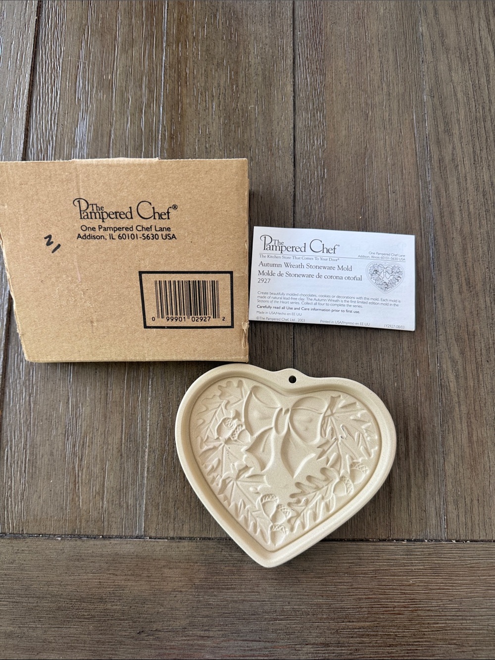 The Pampered Chef Cream Heart-Shaped Autumn Wreath Stoneware Mold